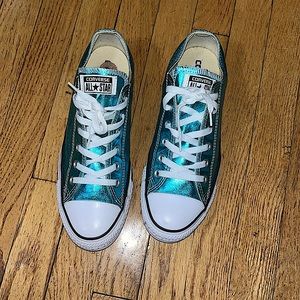 Mens size 8 Womens size 10 converse!! Worn once !
